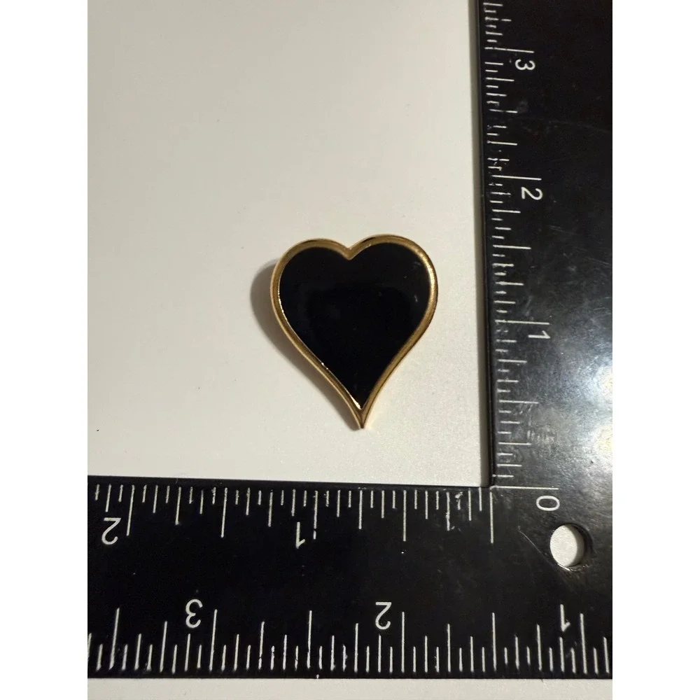 Vintage Sarah Coventry Black Enamel Gold Tone Heart Brooch Pin Signed Classic